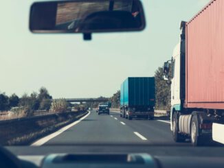 Autobahnfahrleistung mautpflichtiger Lkw steigt im Dezember deutlich