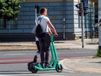 E Scooter werden privat häufiger genutzt: 1,4 Millionen Geräte in deutschen Haushalten 2023