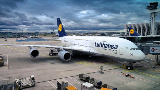 Fluggastzahlen im Sommer 2025 steigen gegenüber 2024, bleiben unter dem Niveau von 2019 Fluggastzahlen im Sommer 2025 steigen gegenüber 2024, bleiben unter dem Niveau von 2019