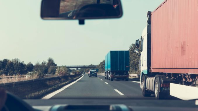 Mautdaten zeigen Rückgang der Lkw-Fahrleistung im November 2025 Mautdaten zeigen Rückgang der Lkw-Fahrleistung im November 2025